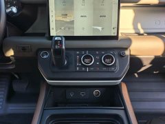 Land Rover Defender 110 P400 Dark Edition - ფოტო 17