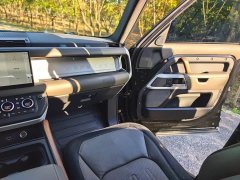 Land Rover Defender 110 P400 Dark Edition - ფოტო 18