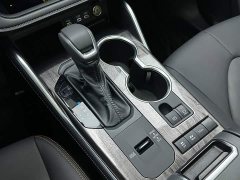 Toyota Crown Venza 2024 2.5L HEV AWD Premium - ფოტო 18