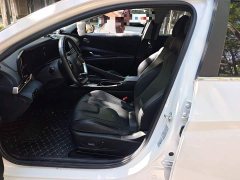 Hyundai Elantra 1.5L CVT Luxury - ფოტო 11