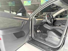 Tesla Model Y Rear-Wheel Drive - ფოტო 4