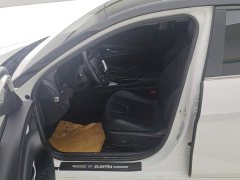 Hyundai Elantra 1.5L CVT Luxury - ფოტო 9