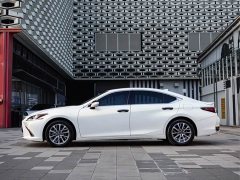 Lexus ES 2022 300h Excellence Edition - ფოტო 2