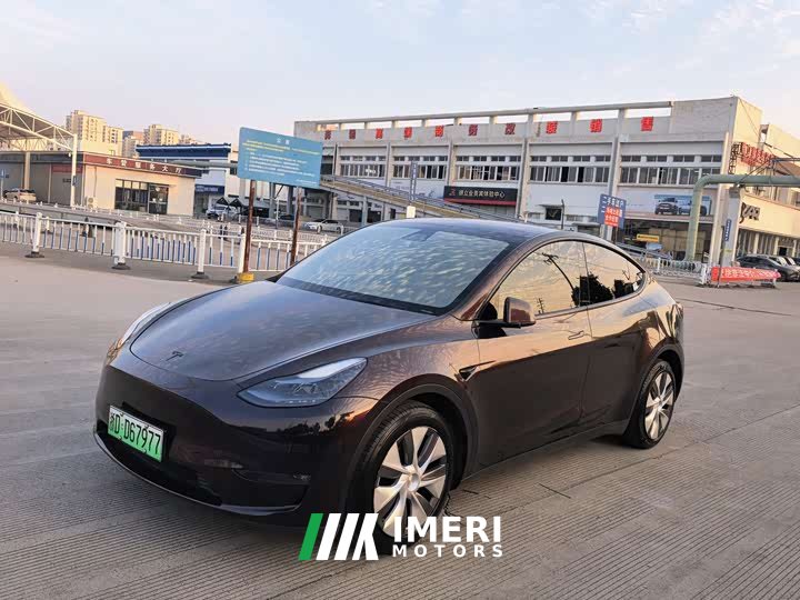 Tesla Model Y Standard Range RWD