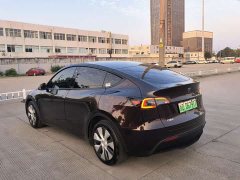 Tesla Model Y Standard Range RWD - ფოტო 4