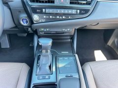 Lexus ES 2021 300h Premium Edition - ფოტო 16
