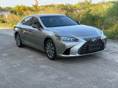 Lexus ES 300h Premium Edition - ფოტო 1