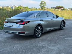 Lexus ES 300h Premium Edition - ფოტო 13