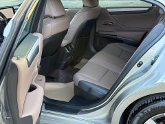 Lexus ES 300h Premium Edition - ფოტო 5