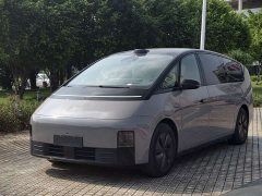 Li Auto Li Xiang MEGA Ultra - ფოტო 1