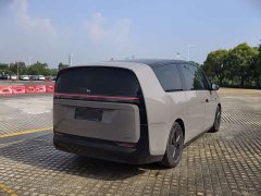 Li Auto Li Xiang MEGA Ultra - ფოტო 11