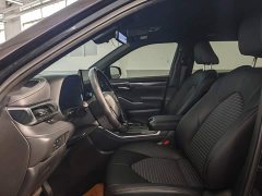 Toyota Crown Venza 2021 2.5L HEV AWD Premium - ფოტო 18