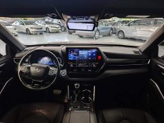 Toyota Crown Venza 2021 2.5L HEV AWD Premium - ფოტო 8