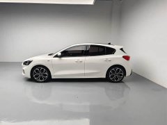 Ford Focus Hatchback EcoBoost 180 Automatic ST Line - ფოტო 17