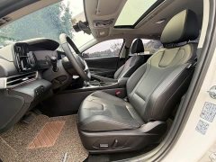 Hyundai Elantra 1.5L CVT Luxury - ფოტო 15
