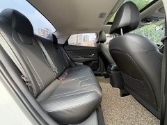 Hyundai Elantra 1.5L CVT Luxury - ფოტო 17