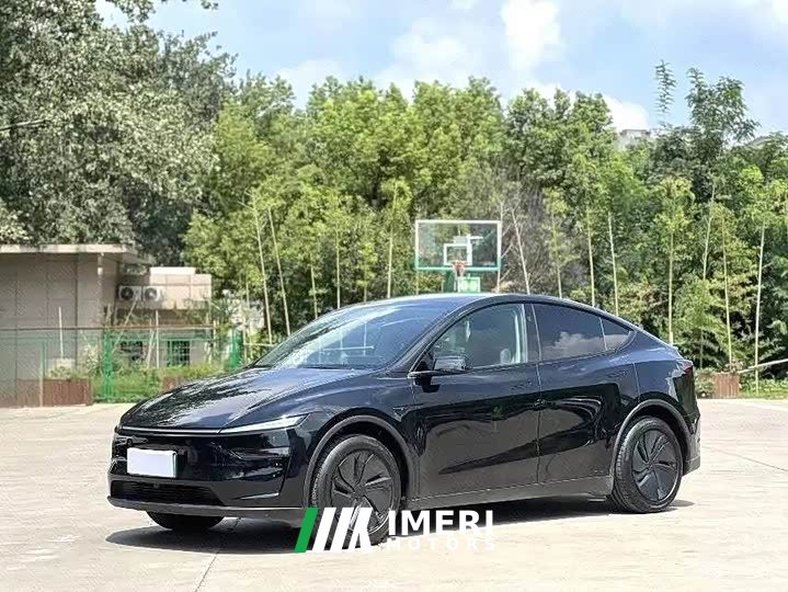 Tesla Model Y Long Range Rear-Wheel Drive