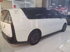 Li Auto Li Xiang MEGA Ultra - ფოტო 17