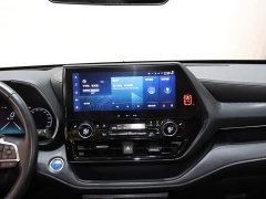 Toyota Crown Venza 2021 2.5L HEV AWD Premium - ფოტო 14