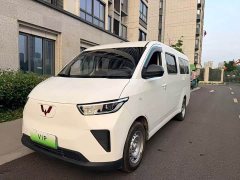 Wuling Yangguang 300km Comfort Passenger Van 60kW - ფოტო 1