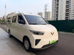 Wuling Yangguang 300km Comfort Passenger Van 60kW - ფოტო 3