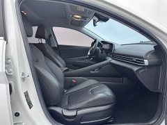 Hyundai Elantra 1.5L CVT Luxury - ფოტო 12