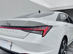 Hyundai Elantra 1.5L CVT Luxury - ფოტო 9
