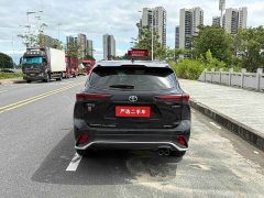 Toyota Crown Venza 2.5L HEV AWD Premium - ფოტო 5