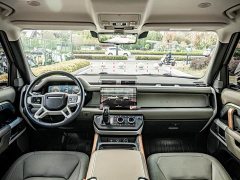 Land Rover Defender 110 P400 Dark Edition - ფოტო 10