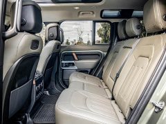 Land Rover Defender 110 P400 Dark Edition - ფოტო 11