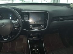 Mitsubishi Outlander 2021 2.4L AWD Radiance Edition 5-Seater - ფოტო 13