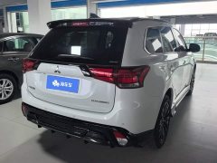 Mitsubishi Outlander 2021 2.4L AWD Radiance Edition 5-Seater - ფოტო 3