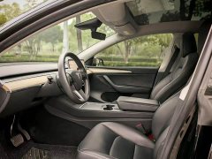 Tesla Model Y Rear-Wheel Drive - ფოტო 4