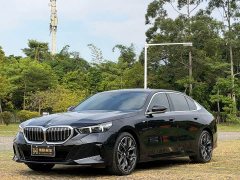 BMW 5 Series 530Li Luxury M Sport Package - ფოტო 1