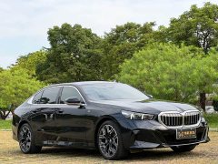 BMW 5 Series 530Li Luxury M Sport Package - ფოტო 3