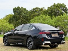 BMW 5 Series 530Li Luxury M Sport Package - ფოტო 4