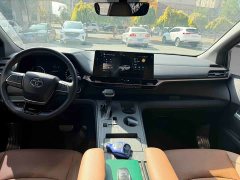 Toyota Sienna 2.5L Hybrid AWD Premium Edition - ფოტო 8