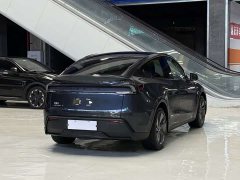 Tesla Model Y Rear-Wheel Drive - ფოტო 5