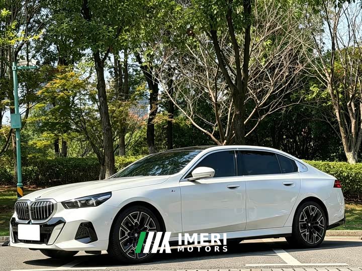 BMW 5 Series 530Li Luxury M Sport Package - ავტომობილი ჩინეთიდან