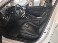 Hyundai Elantra 1.5L CVT Luxury - ფოტო 3