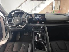 Hyundai Elantra 1.5L CVT Luxury - ფოტო 5