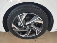 Hyundai Elantra 1.5L CVT Luxury - ფოტო 8