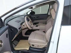 Li Auto i8 2025 Standard Edition - ფოტო 12
