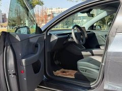 Tesla Model Y Rear-Wheel Drive - ფოტო 4