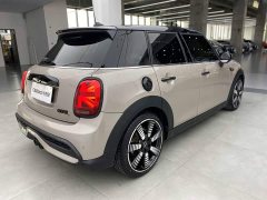 BMW MINI Facelift 2.0T COOPER S Artist Five-Door - ფოტო 3