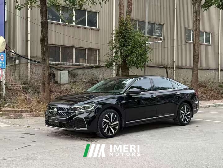 Volkswagen Passat 330TSI Starry Sky Luxury Edition - ავტომობილი ჩინეთიდან