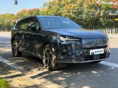 Volvo XC70 Plug-in Hybrid 2026 AWD Extended Range Core - ფოტო 3