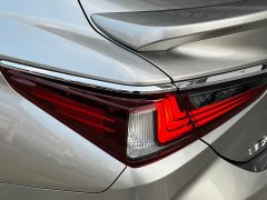 Lexus ES 300h Edition - ფოტო 10
