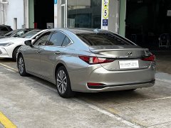 Lexus ES 300h Edition - ფოტო 4