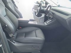 Tesla Model Y Rear-Wheel Drive - ფოტო 12